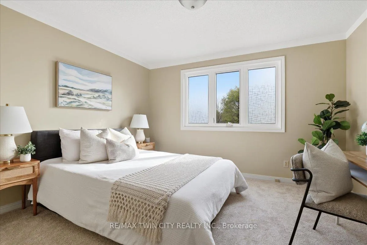 Photo 24 of 26 Robertson Crescent, Waterloo — HOMEH