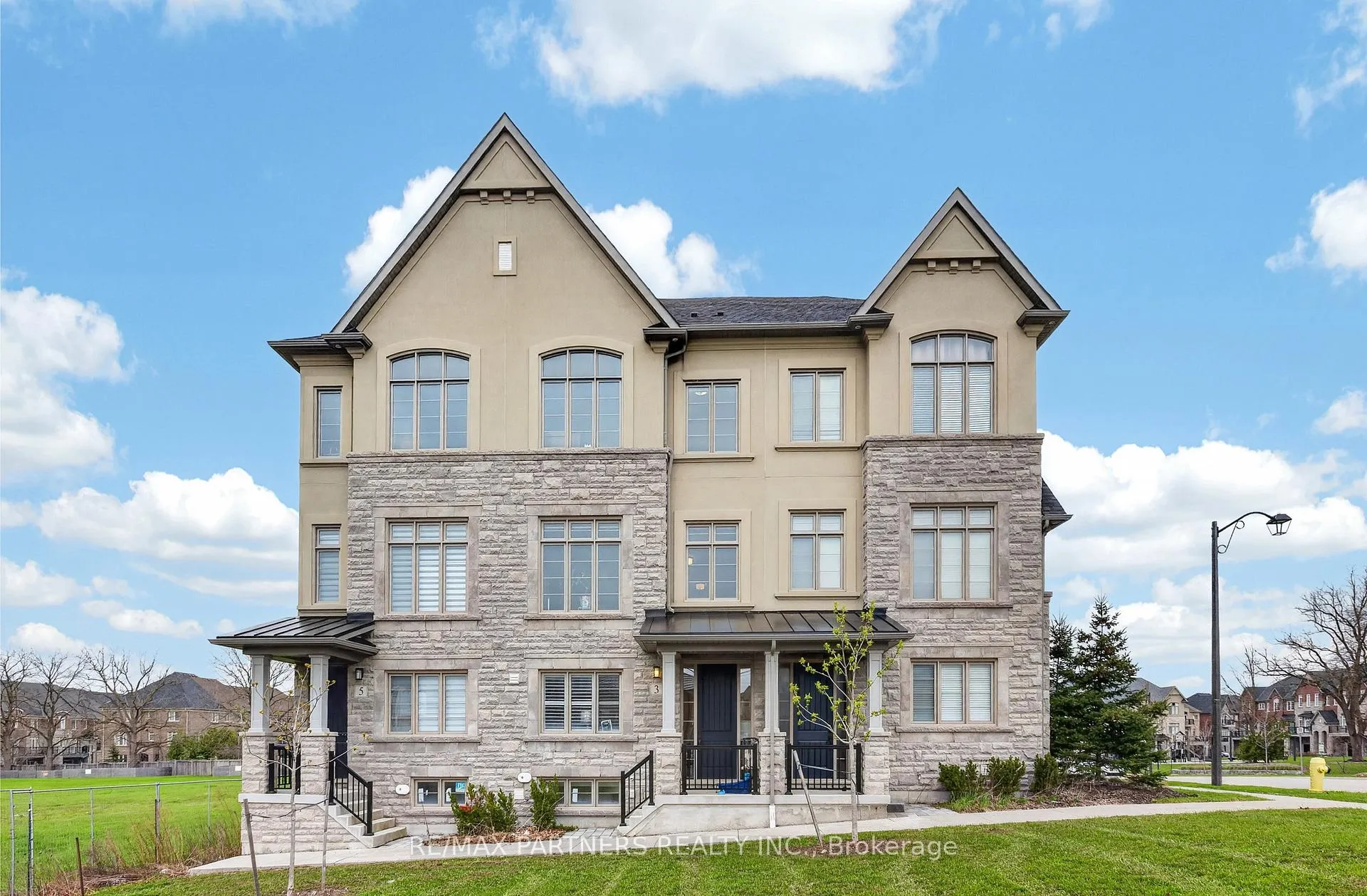 Photo 1 of 3 Fernhill Lane, Markham, Angus Glen — HOMEH