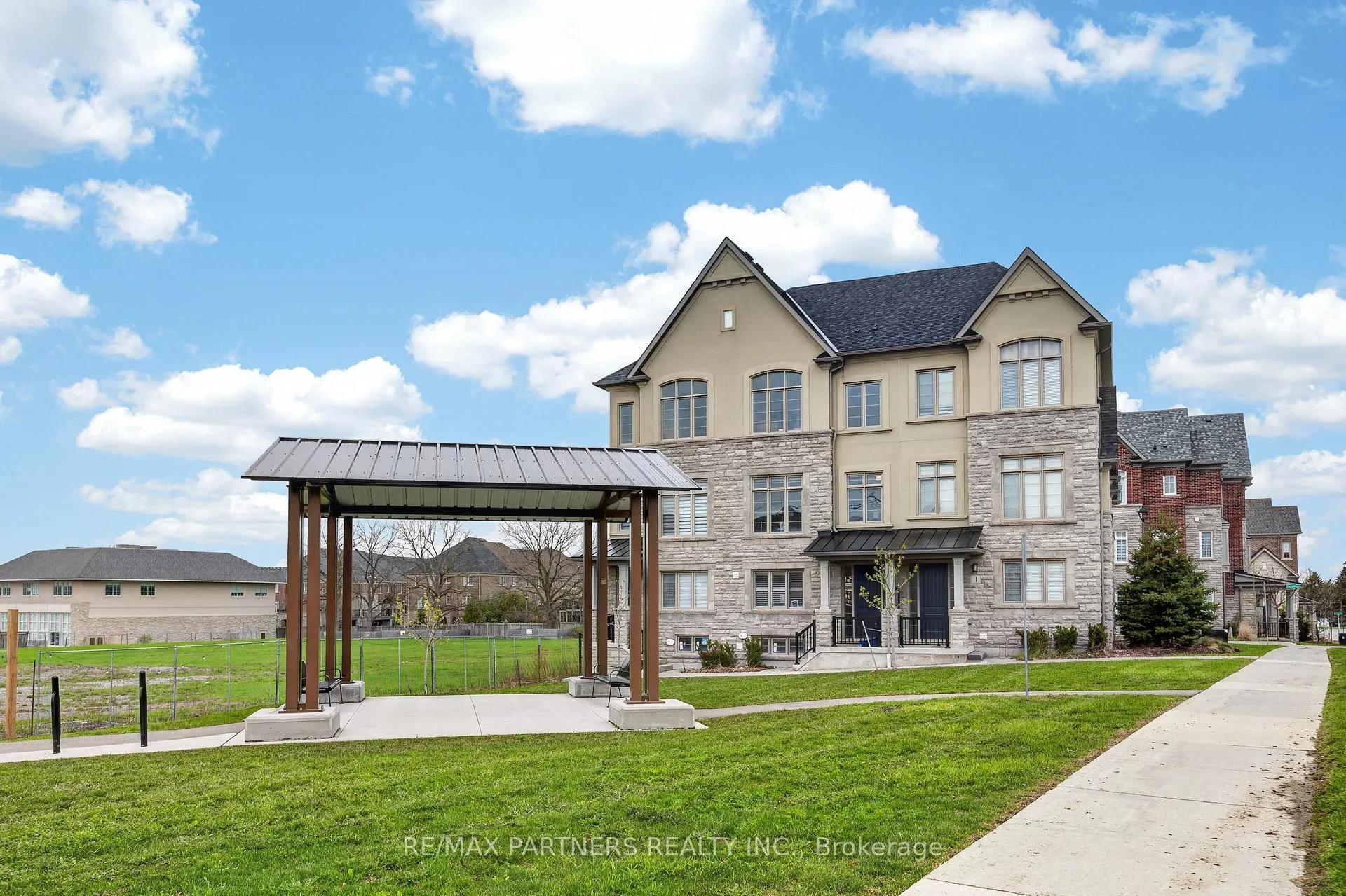 Photo 2 of 3 Fernhill Lane, Markham, Angus Glen — HOMEH