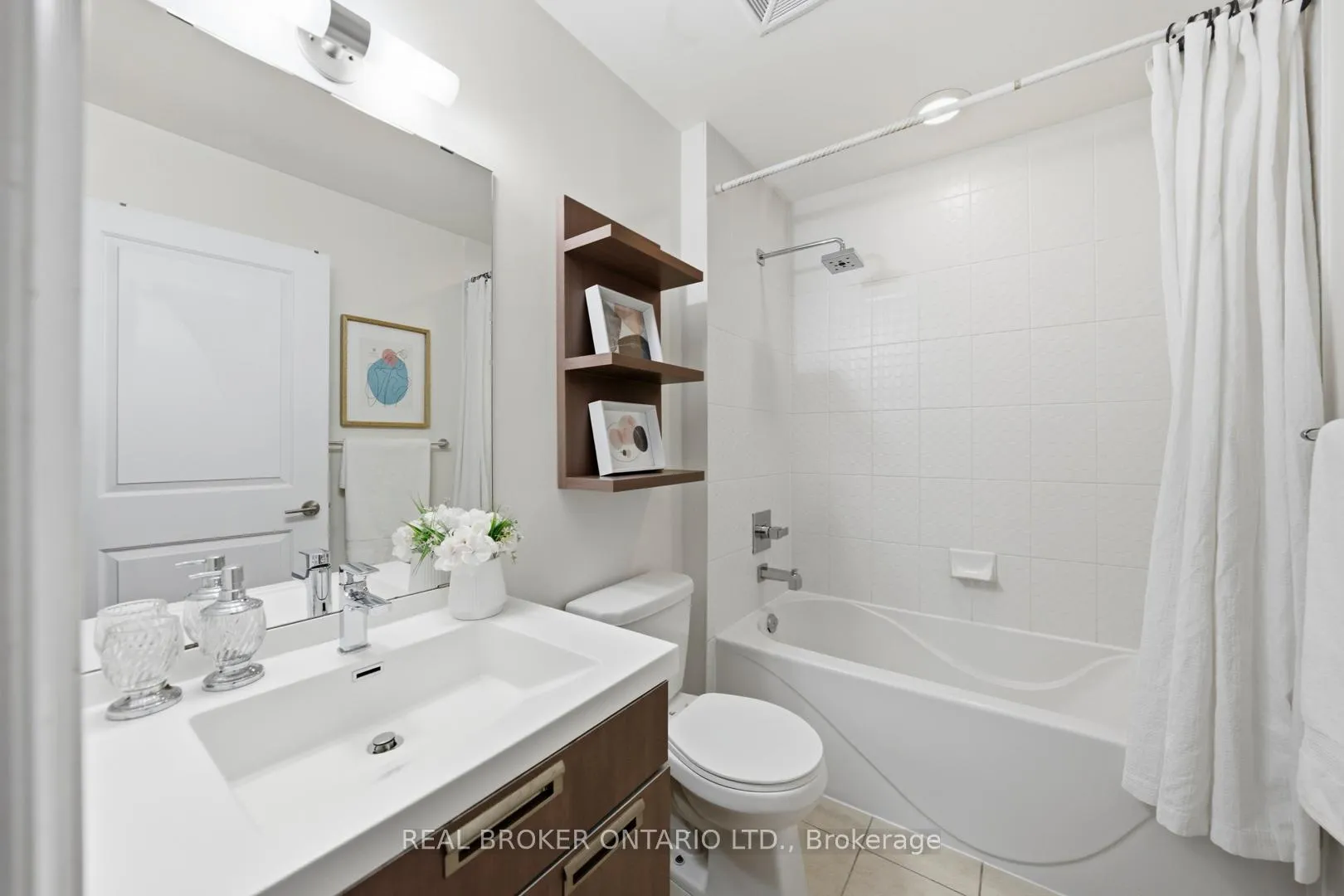 Photo 7 of Unit 2608, 28 Ted Rogers Way, Toronto, Church-Yonge Corridor — HOMEH