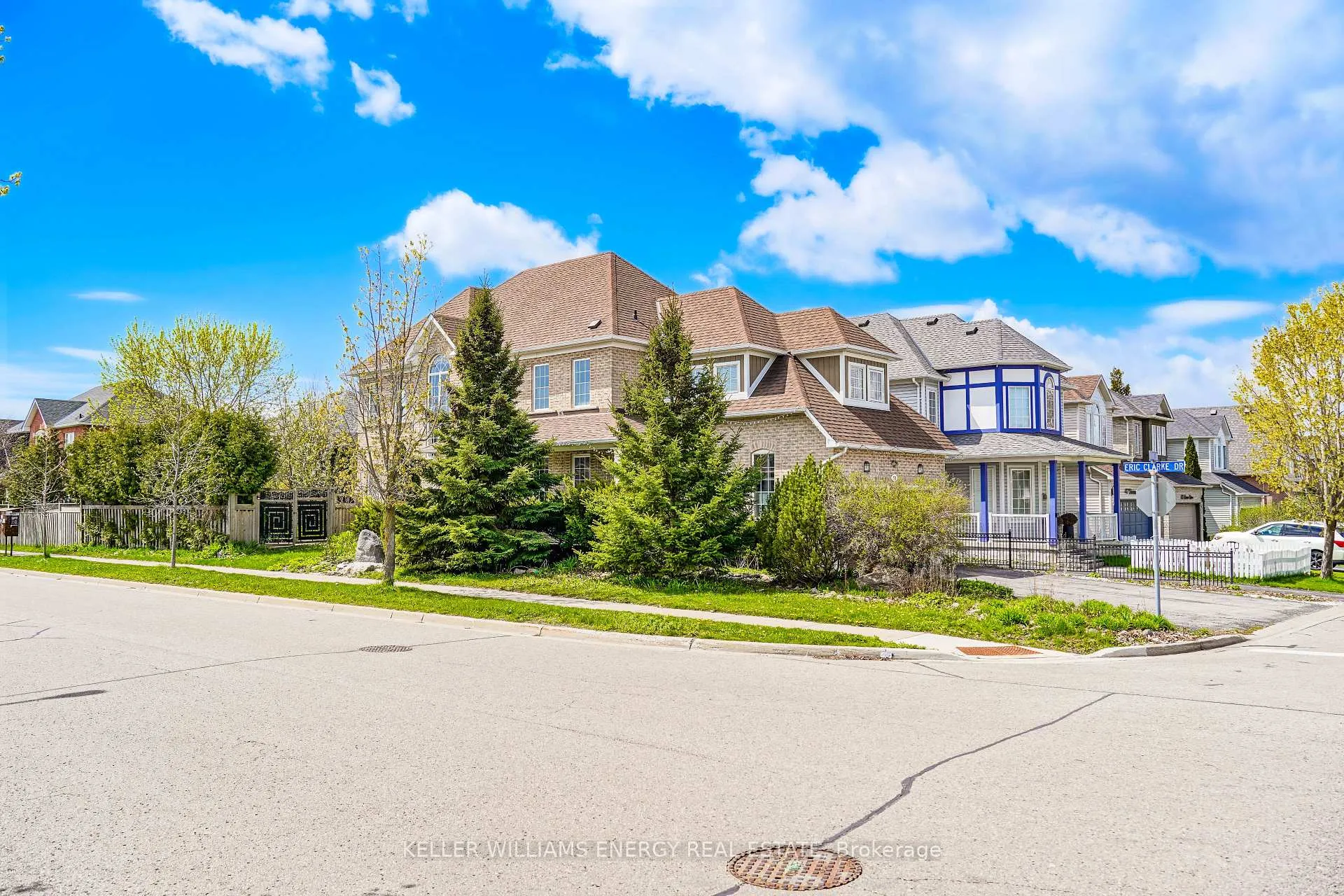 Photo 3 of 51 Divine Drive, Whitby, Rolling Acres — HOMEH