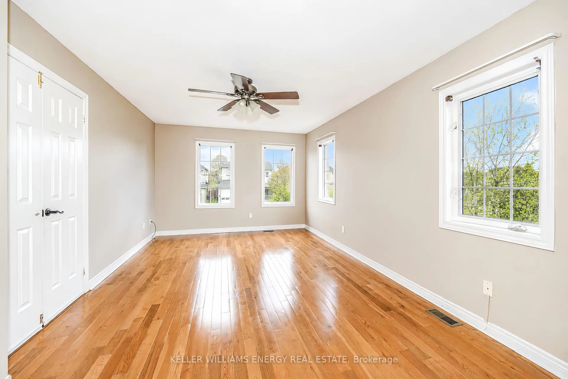 Photo 15 of 51 Divine Drive, Whitby, Rolling Acres — HOMEH