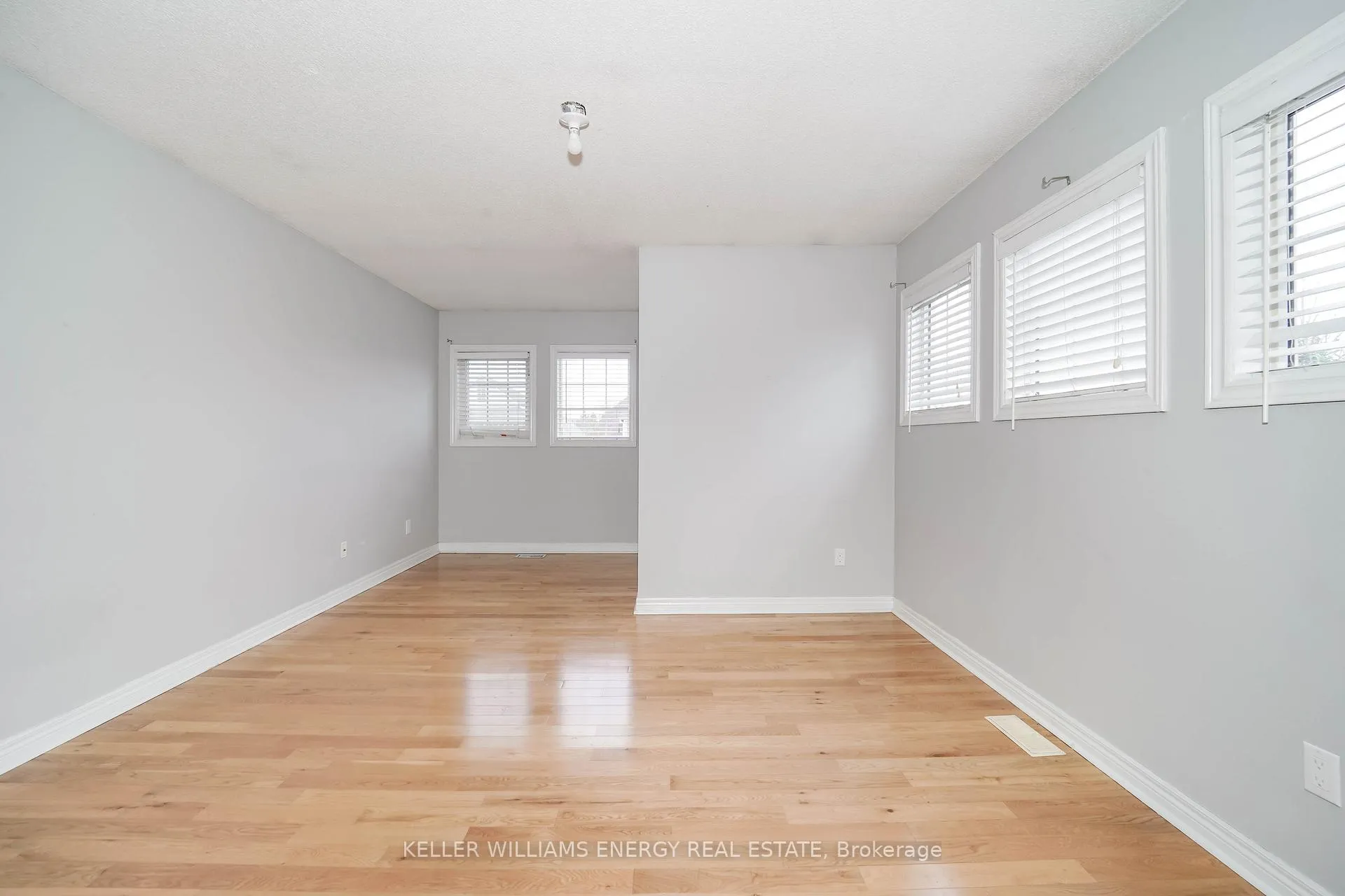 Photo 22 of 51 Divine Drive, Whitby, Rolling Acres — HOMEH