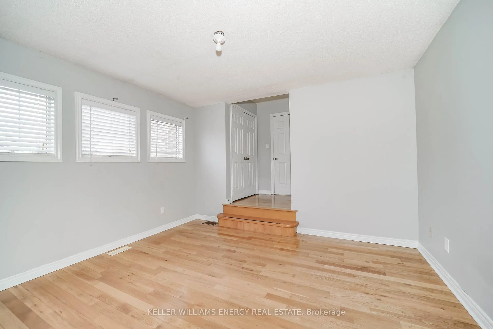 Photo 23 of 51 Divine Drive, Whitby, Rolling Acres — HOMEH