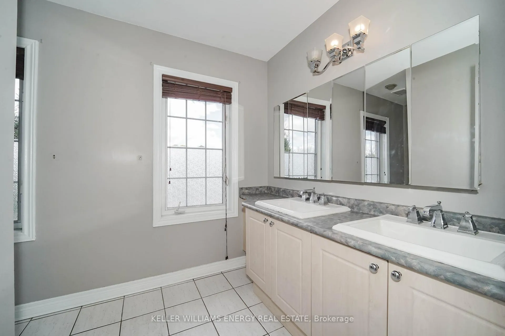 Photo 24 of 51 Divine Drive, Whitby, Rolling Acres — HOMEH