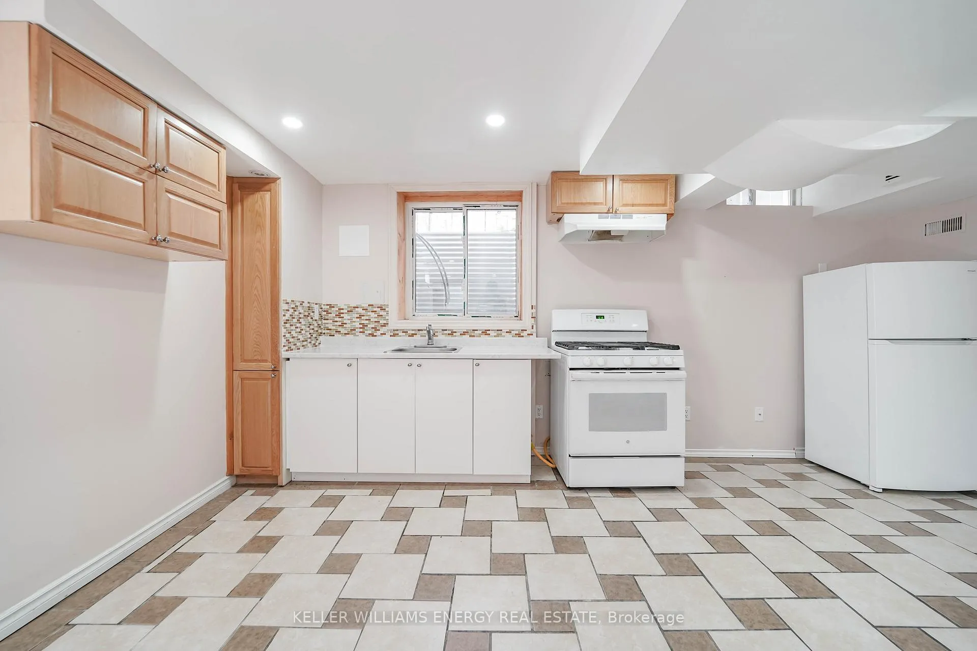 Photo 28 of 51 Divine Drive, Whitby, Rolling Acres — HOMEH
