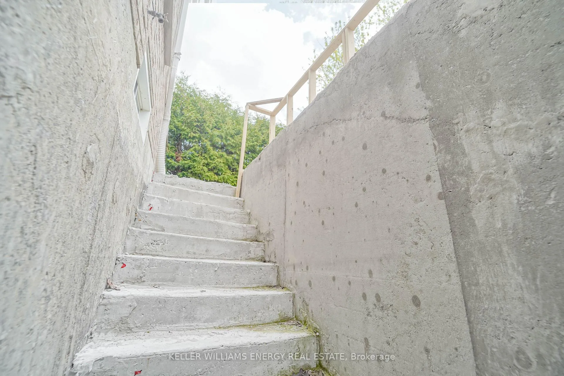 Photo 33 of 51 Divine Drive, Whitby, Rolling Acres — HOMEH