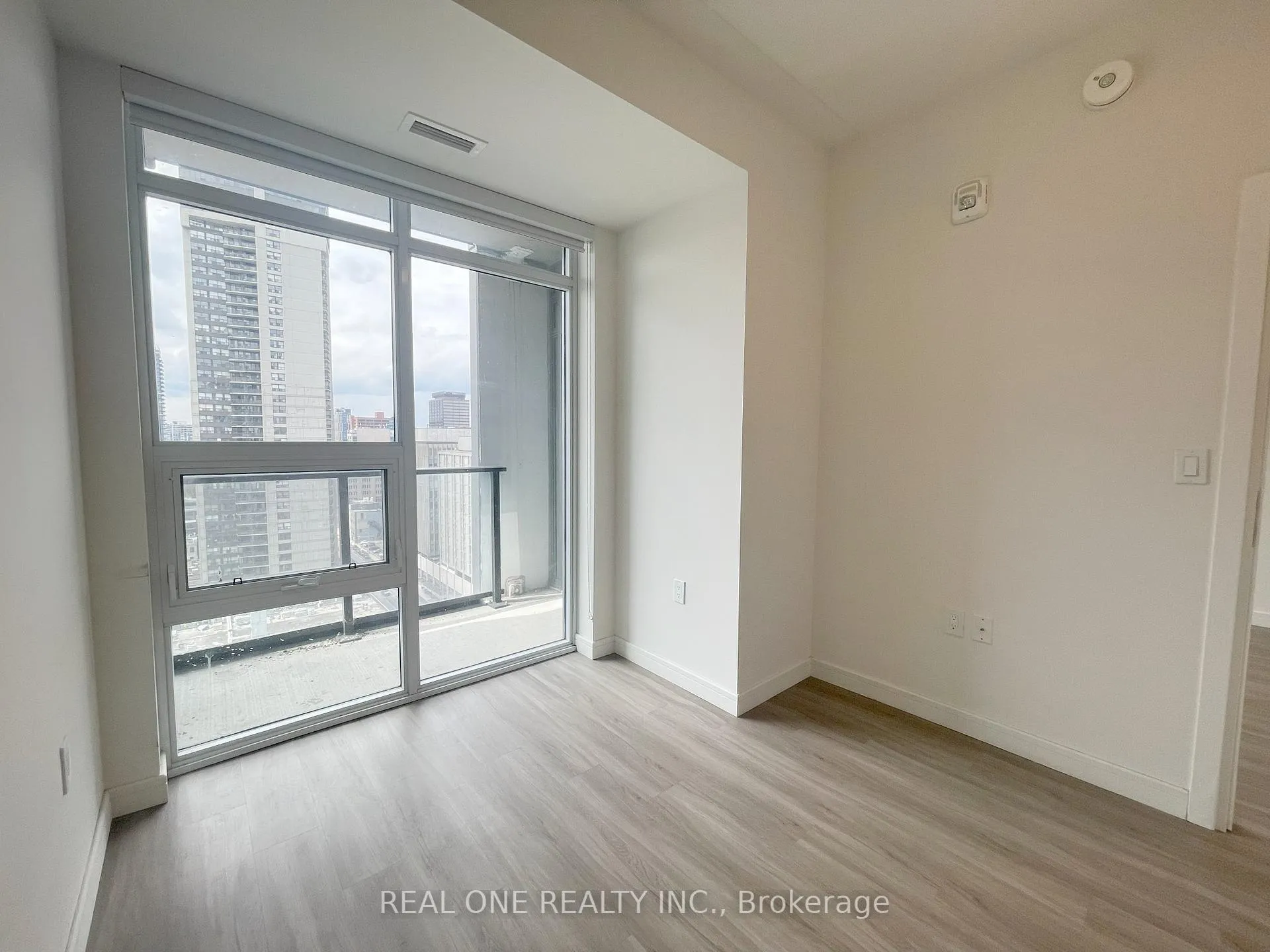 Photo 23 of Unit 1706, 49 Walnut Street S, Hamilton, Corktown — HOMEH