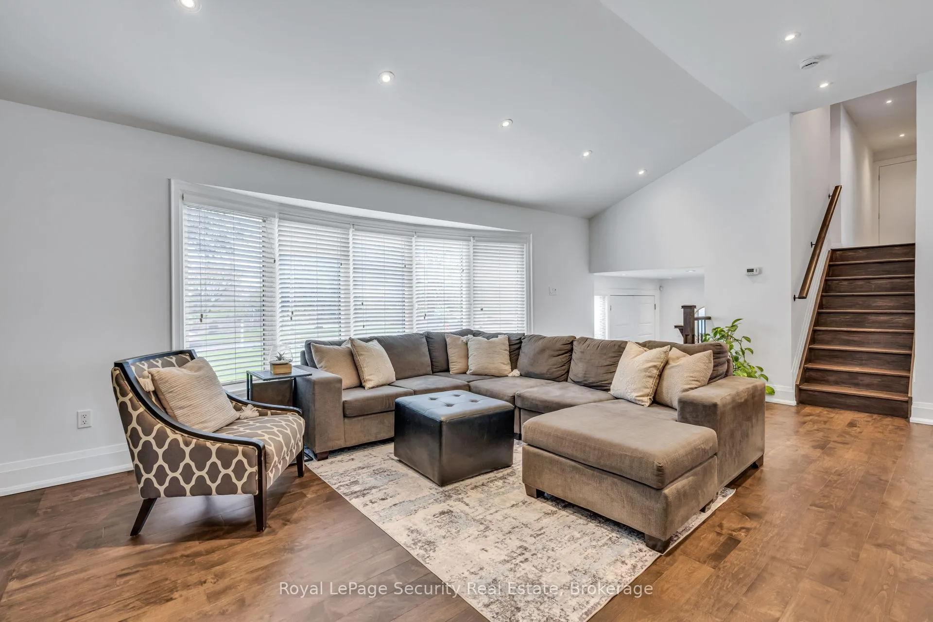 Photo 8 of 11310 Trafalgar Road, Halton Hills, Stewarttown — HOMEH