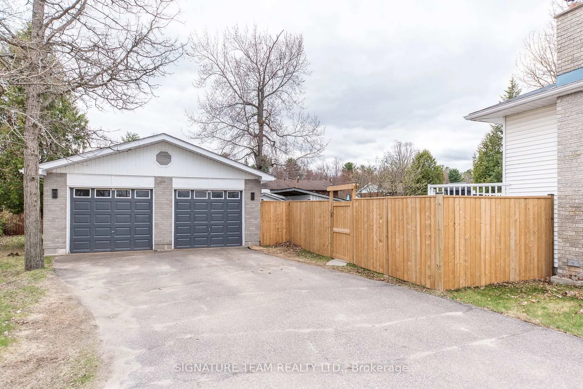 Photo 3 of 2 Lisa Crescent, Petawawa — HOMEH