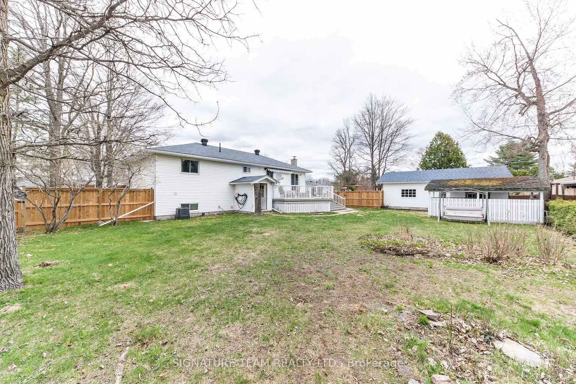 Photo 4 of 2 Lisa Crescent, Petawawa — HOMEH