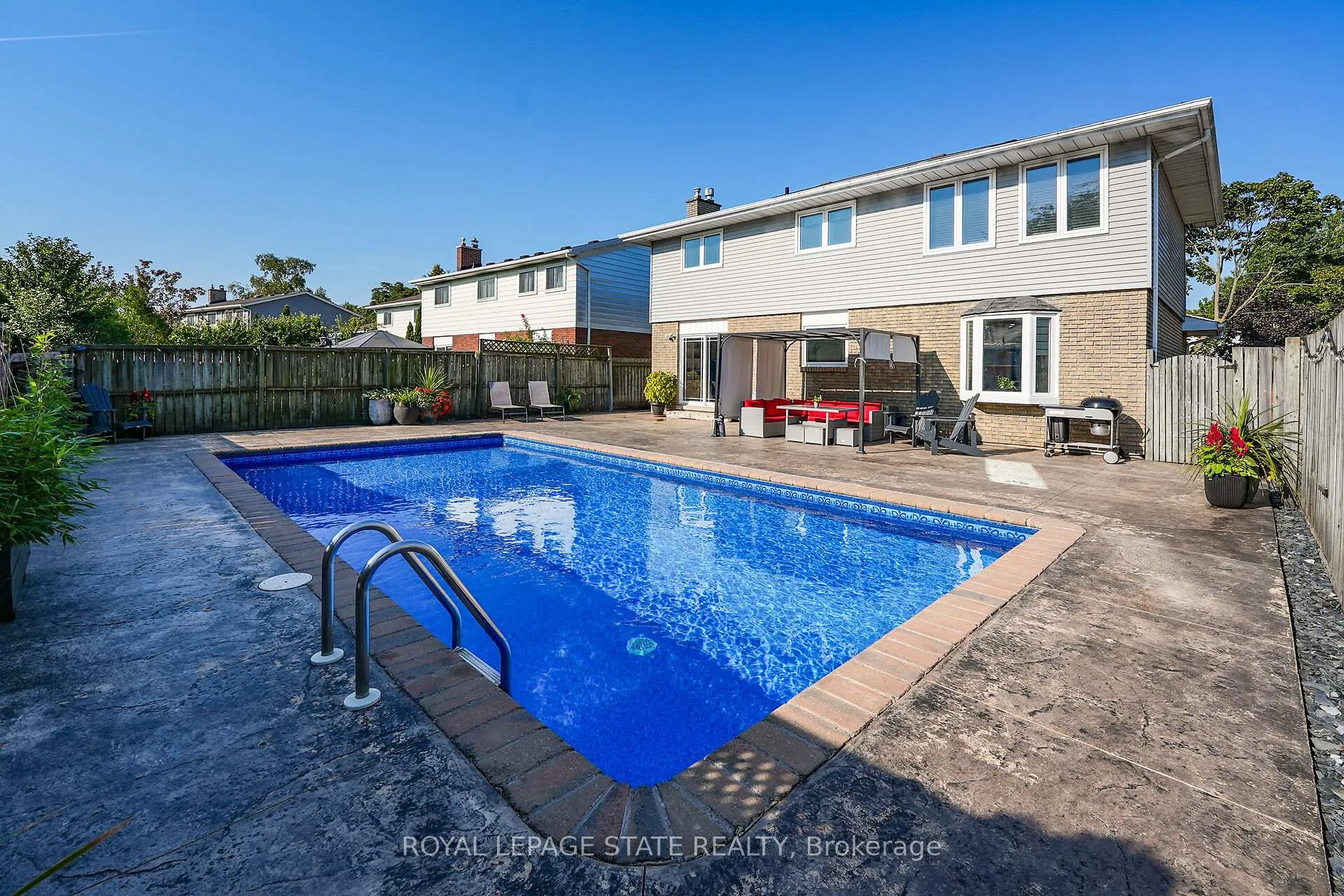 Photo 2 of 3 Fairington Crescent, St. Catharines, Lakeshore — HOMEH