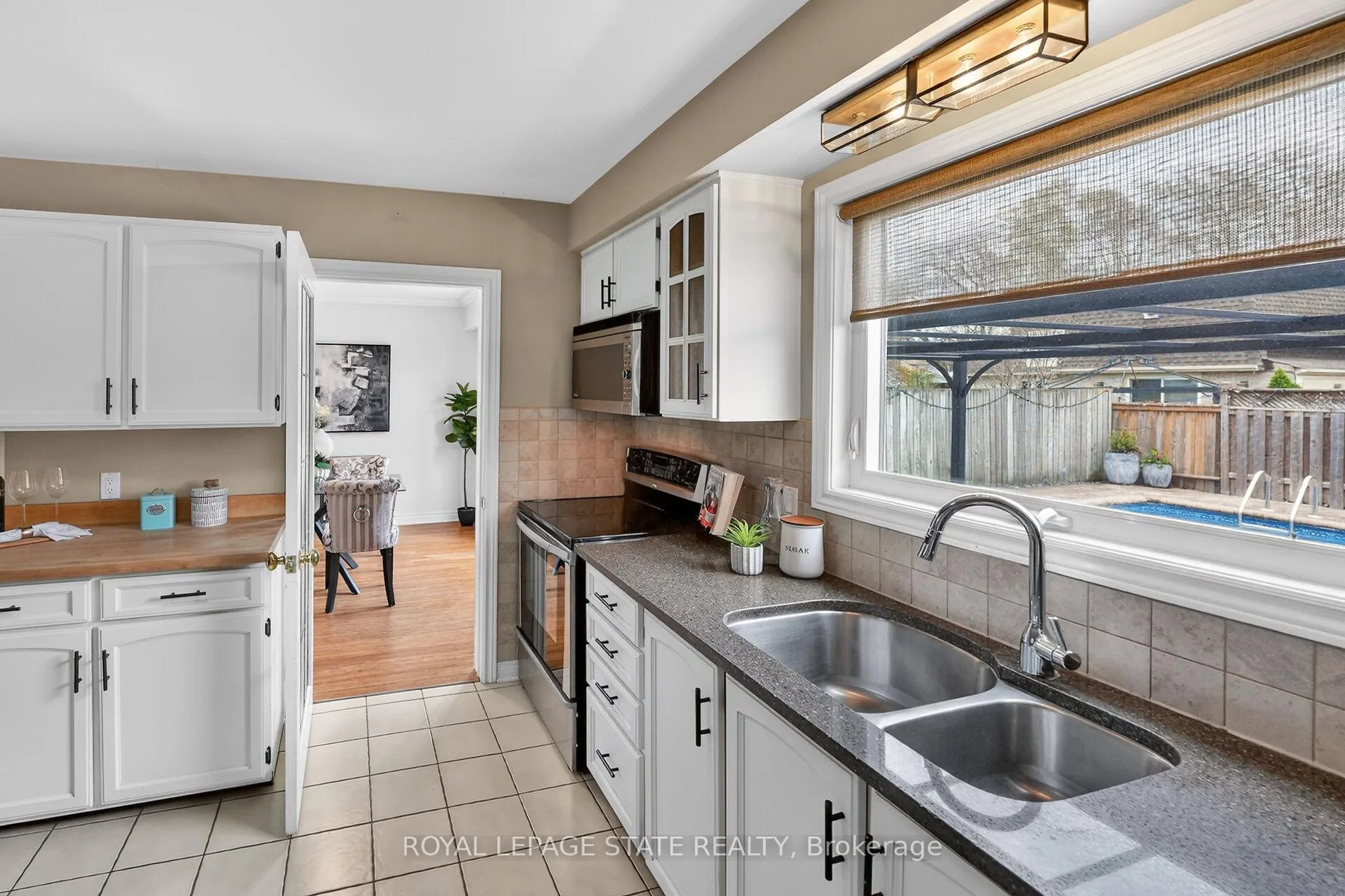 Photo 10 of 3 Fairington Crescent, St. Catharines, Lakeshore — HOMEH