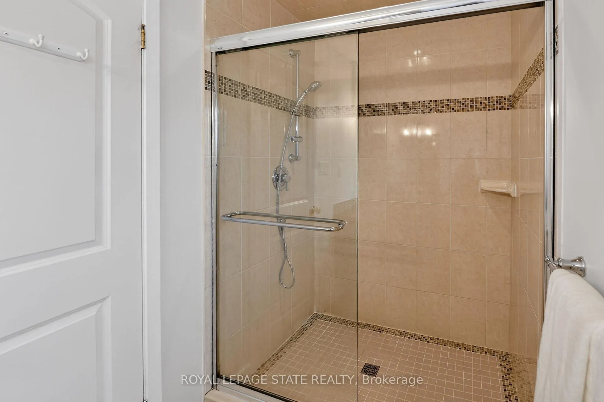 Photo 21 of 3 Fairington Crescent, St. Catharines, Lakeshore — HOMEH