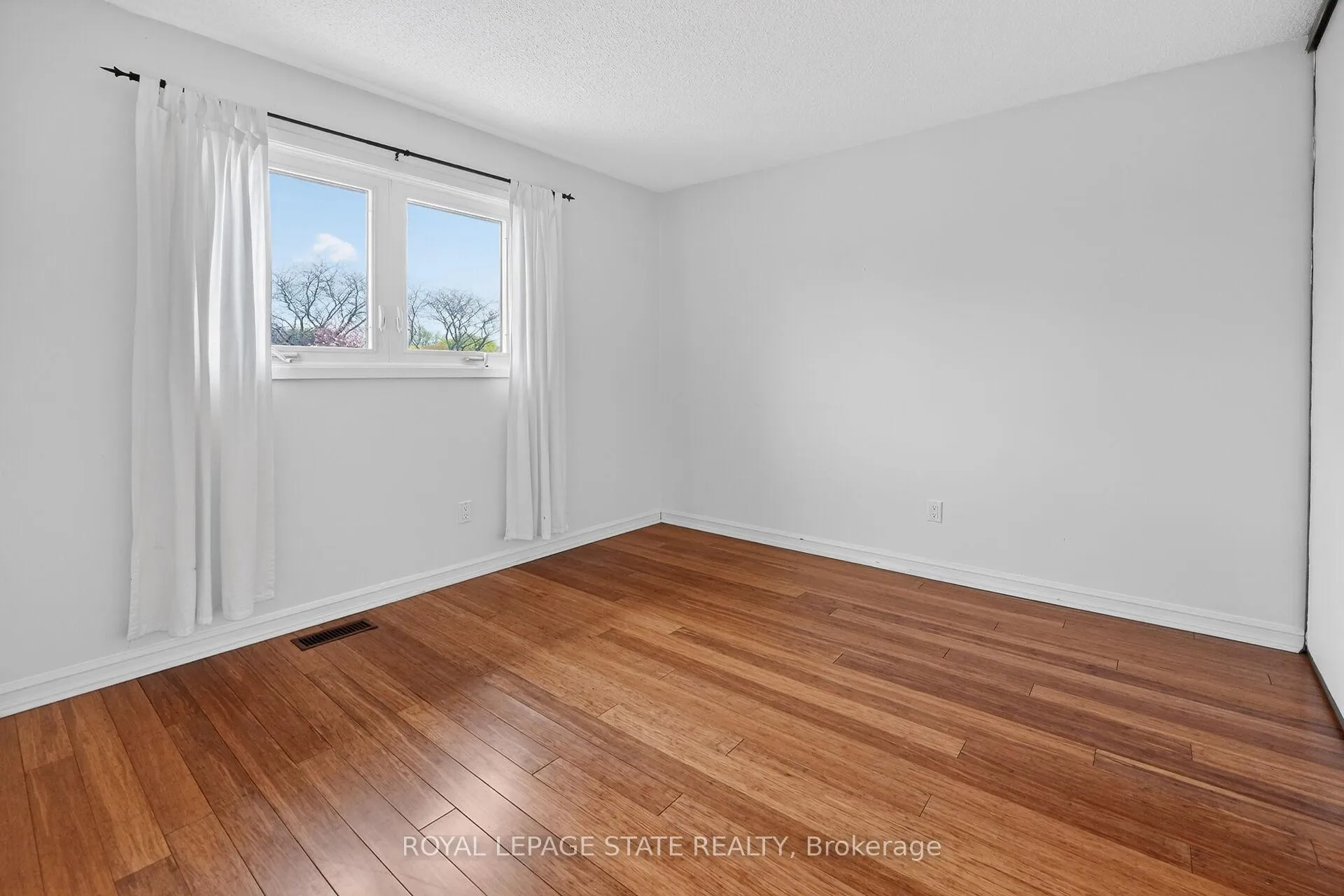 Photo 23 of 3 Fairington Crescent, St. Catharines, Lakeshore — HOMEH