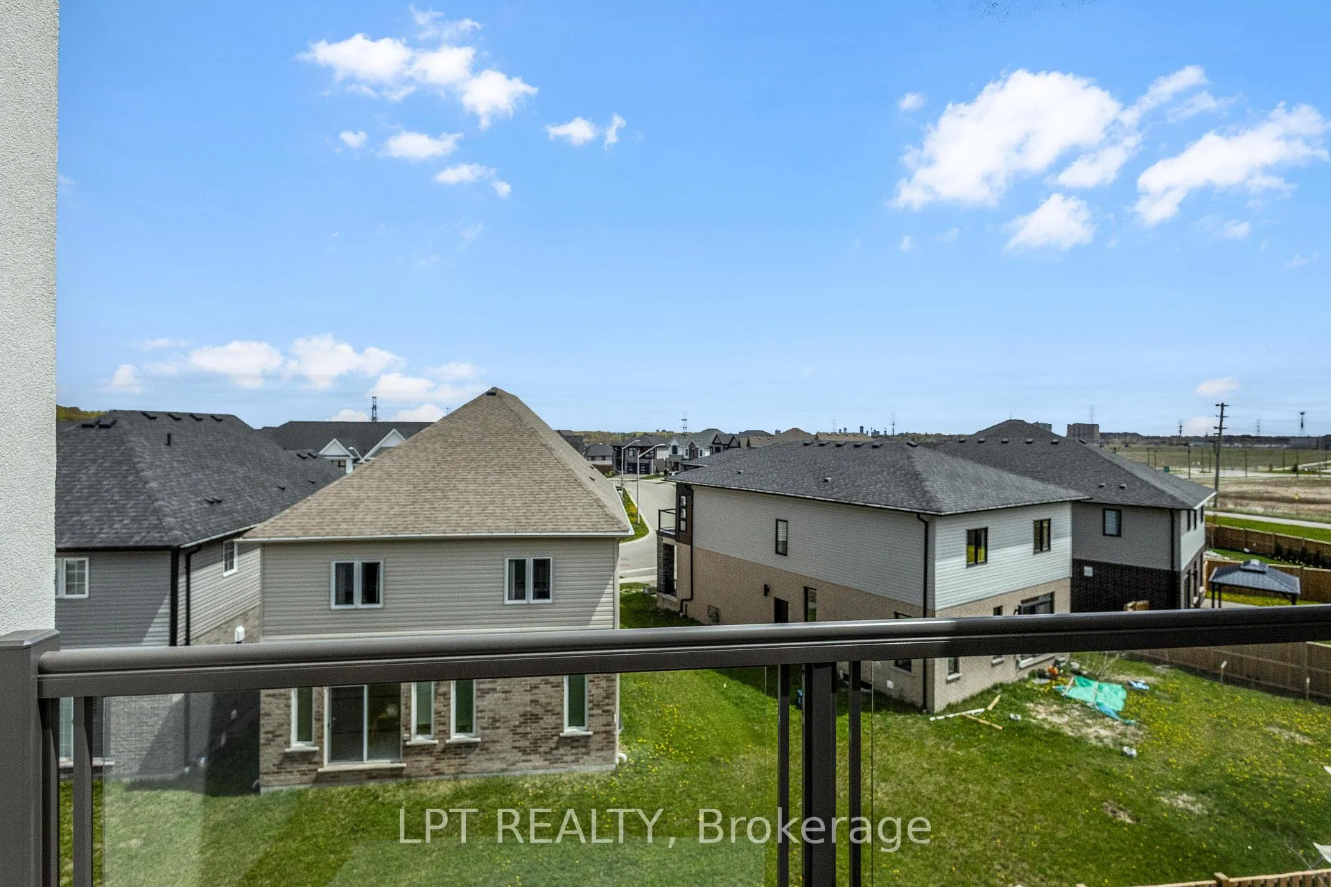 Photo 3 of Unit 60, 142 Foamflower Place, Waterloo, Columbia Forest/Clair Hills — HOMEH