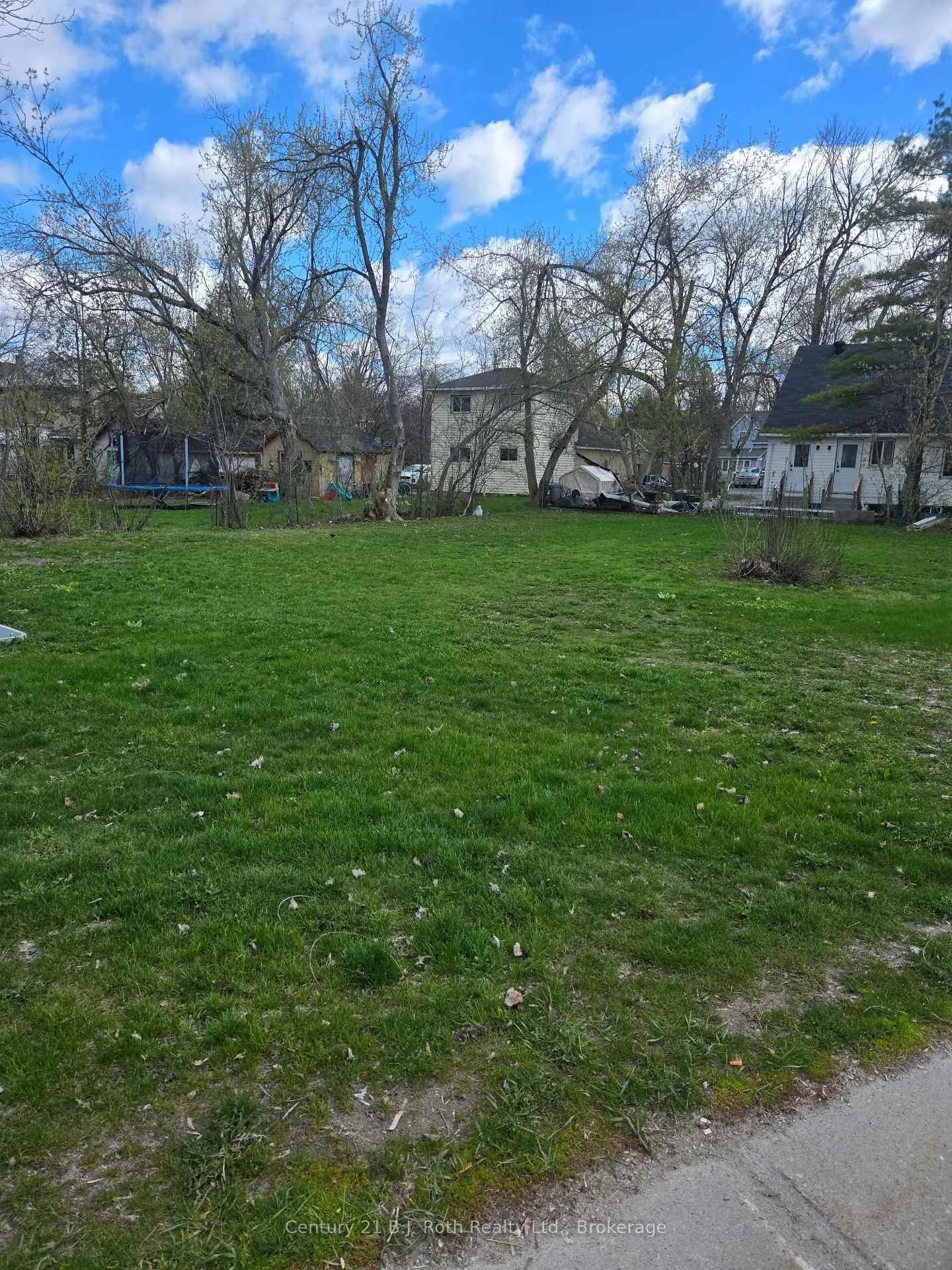 Photo 4 of James Street, Orillia — HOMEH