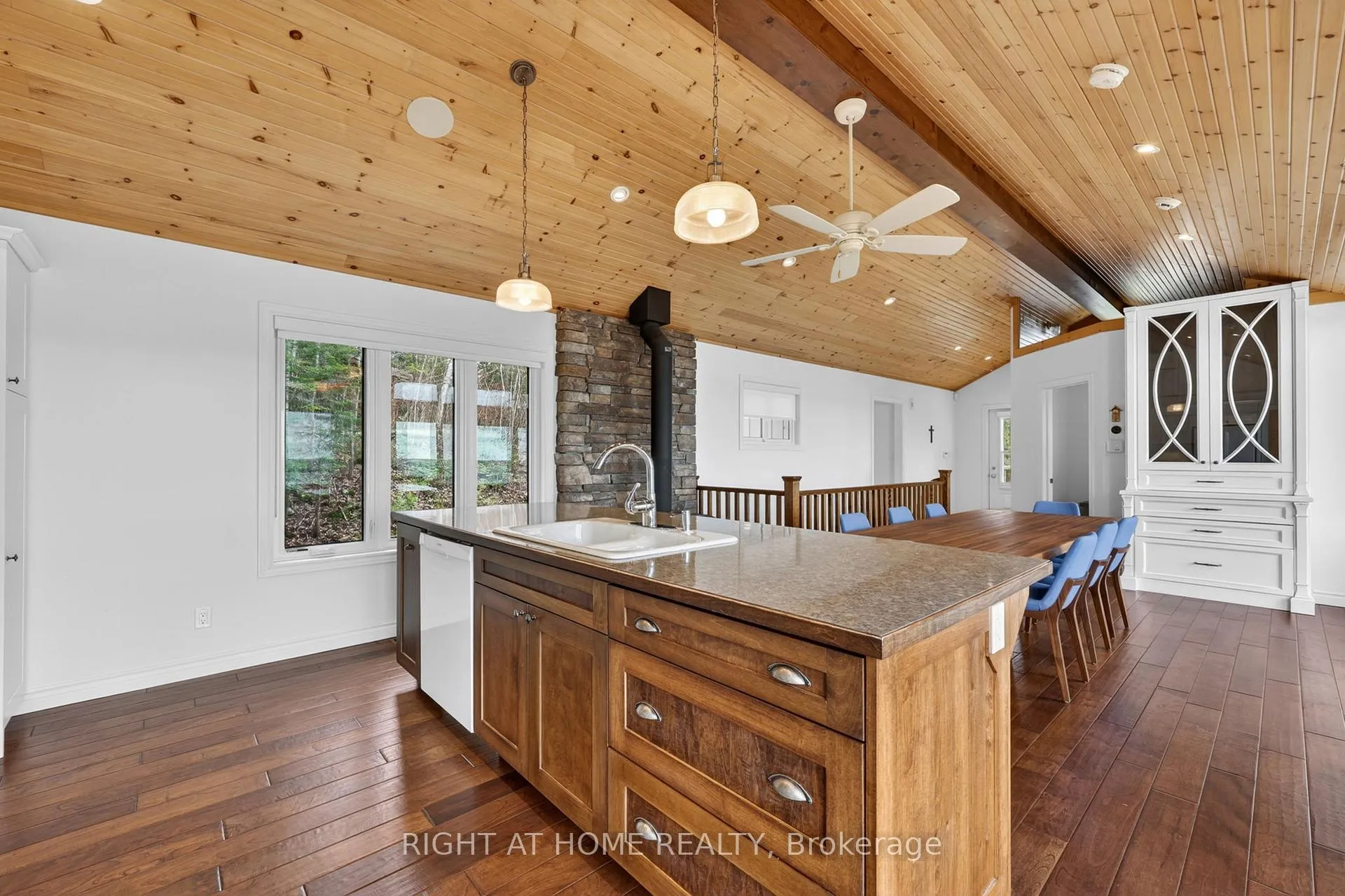 Photo 14 of 442 Silver Birch Drive, Tiny, Rural Tiny — HOMEH