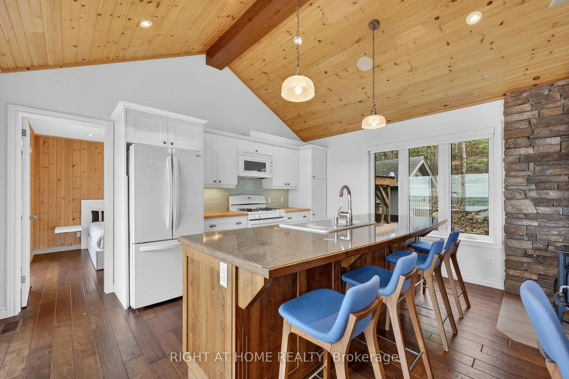 Photo 15 of 442 Silver Birch Drive, Tiny, Rural Tiny — HOMEH