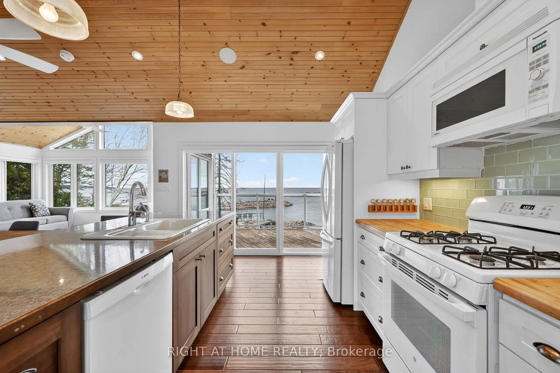 Photo 18 of 442 Silver Birch Drive, Tiny, Rural Tiny — HOMEH