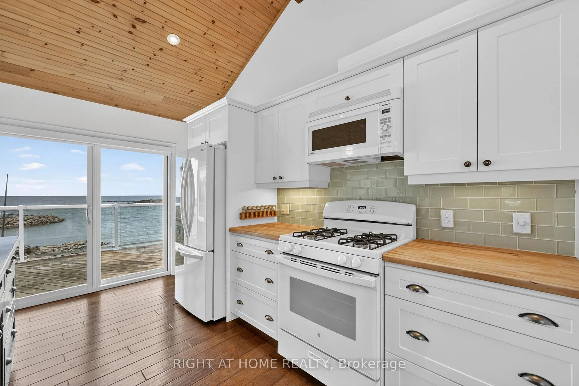 Photo 19 of 442 Silver Birch Drive, Tiny, Rural Tiny — HOMEH