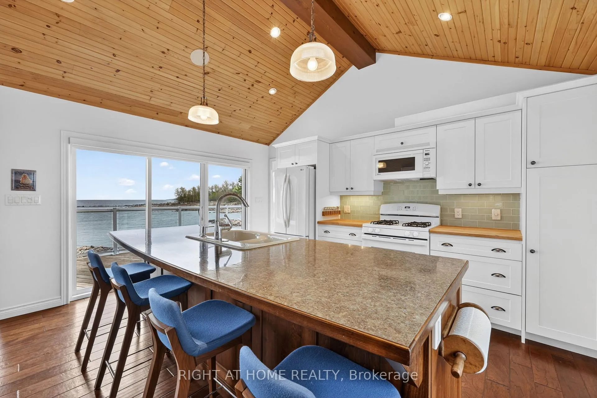 Photo 20 of 442 Silver Birch Drive, Tiny, Rural Tiny — HOMEH