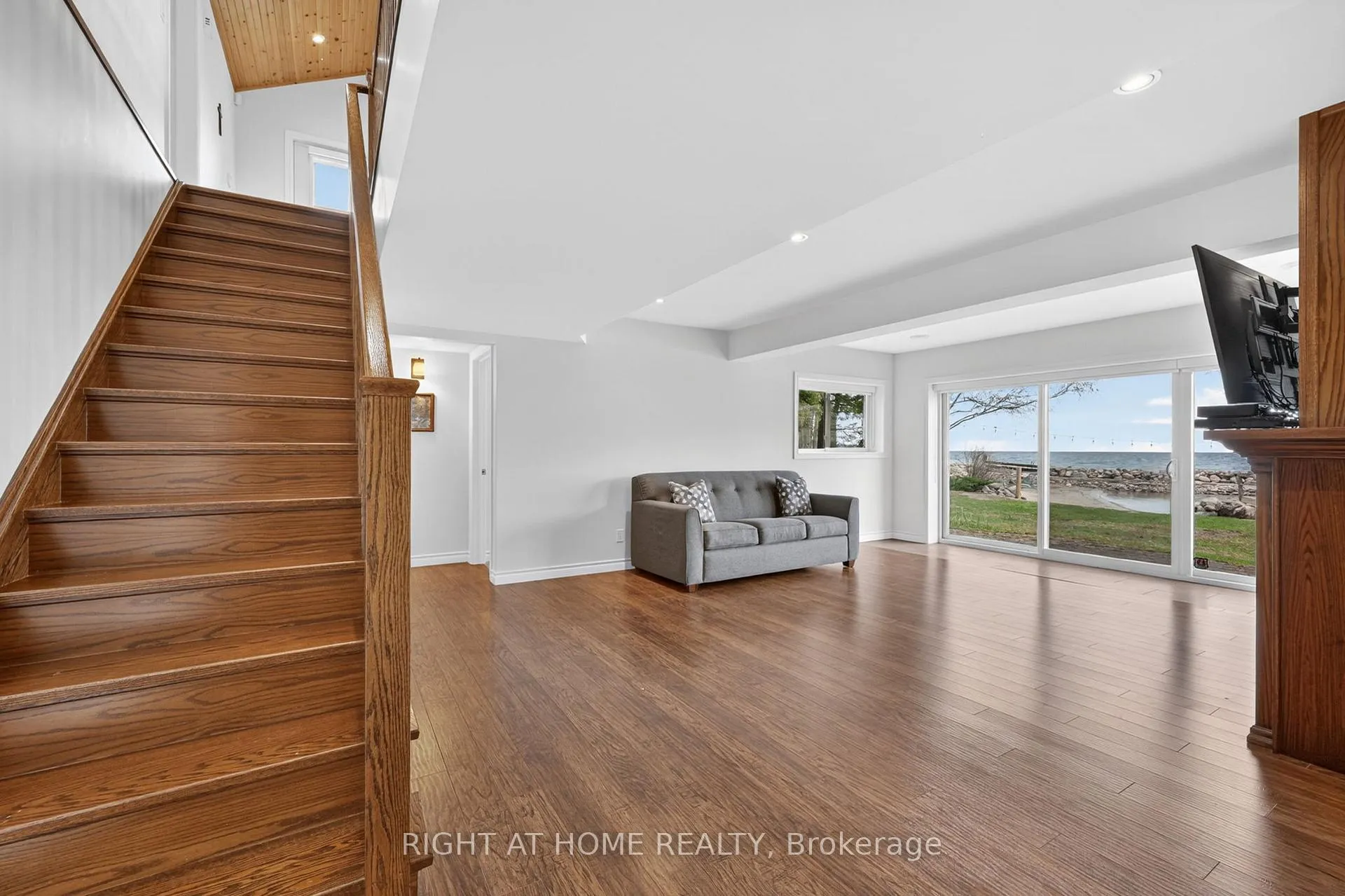 Photo 28 of 442 Silver Birch Drive, Tiny, Rural Tiny — HOMEH