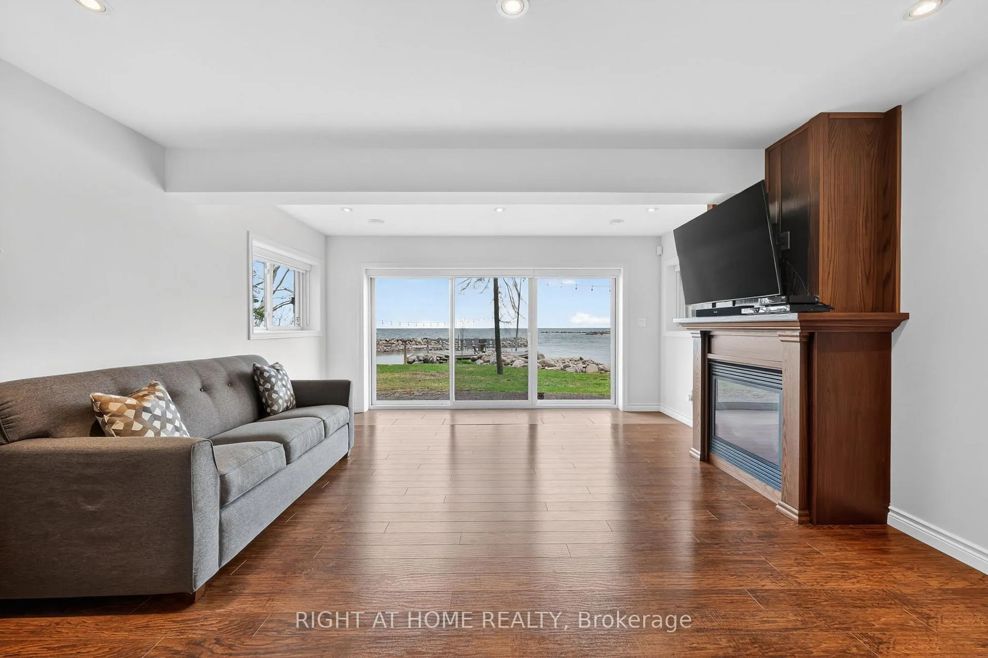 Photo 30 of 442 Silver Birch Drive, Tiny, Rural Tiny — HOMEH