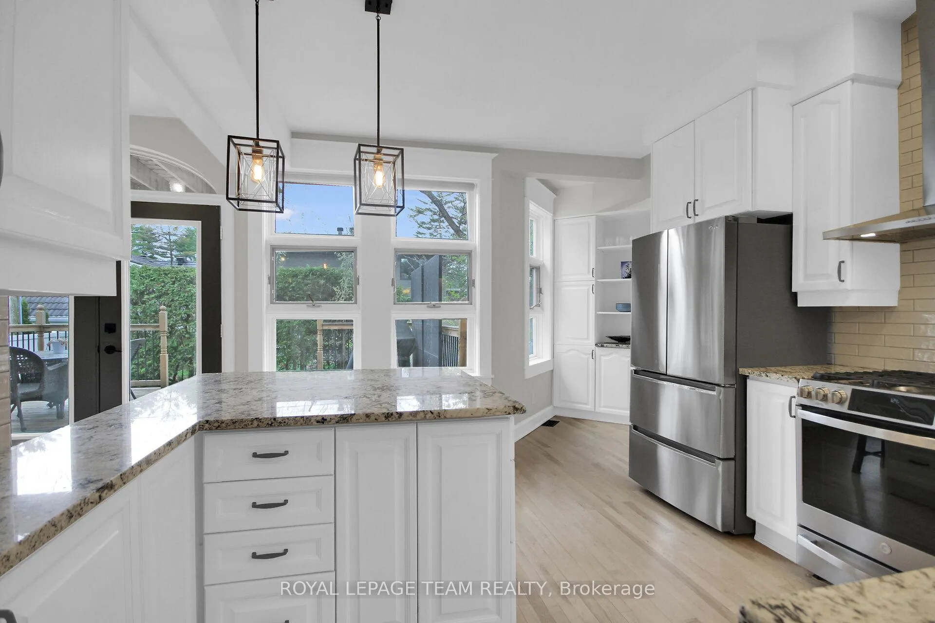 Photo 12 of 286 Zephyr Avenue, Ottawa, Britannia — HOMEH
