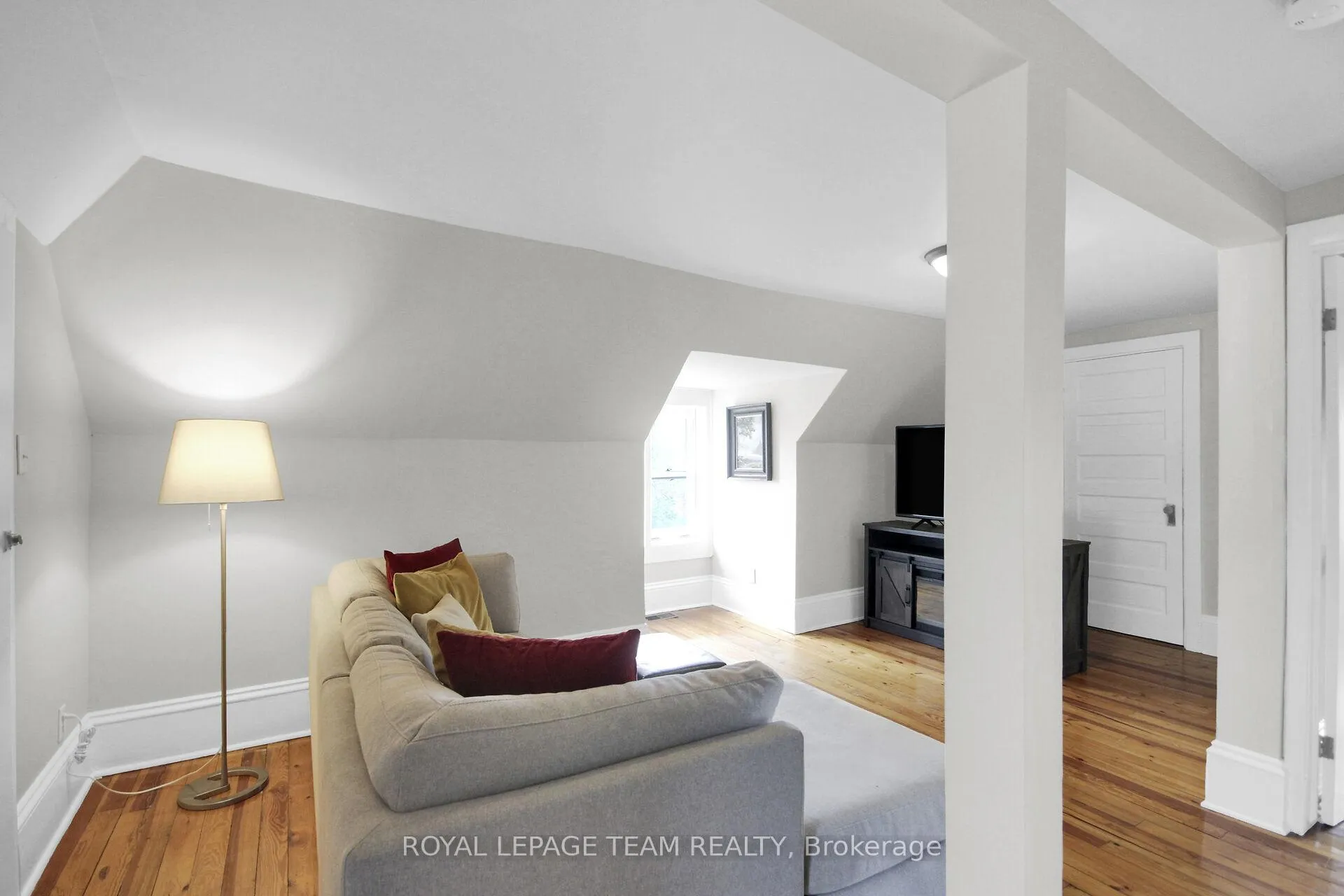 Photo 28 of 286 Zephyr Avenue, Ottawa, Britannia — HOMEH