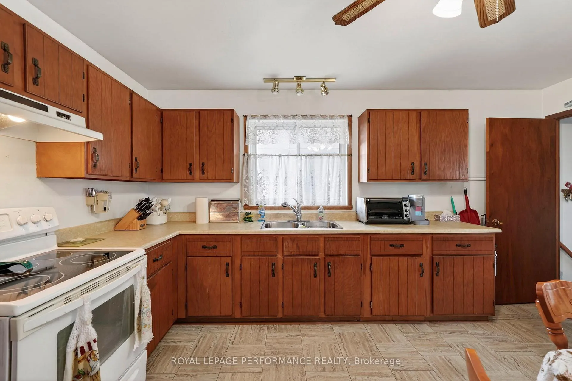 Photo 10 of 3205 Duval Avenue, Cornwall — HOMEH