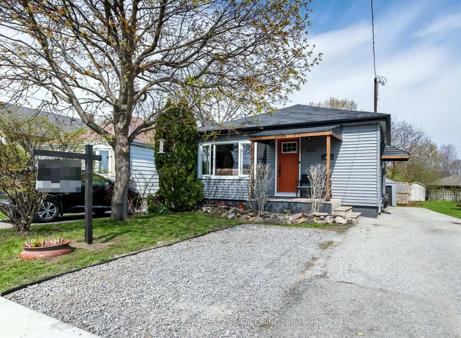 Front of 293 Oshawa Boulevard N