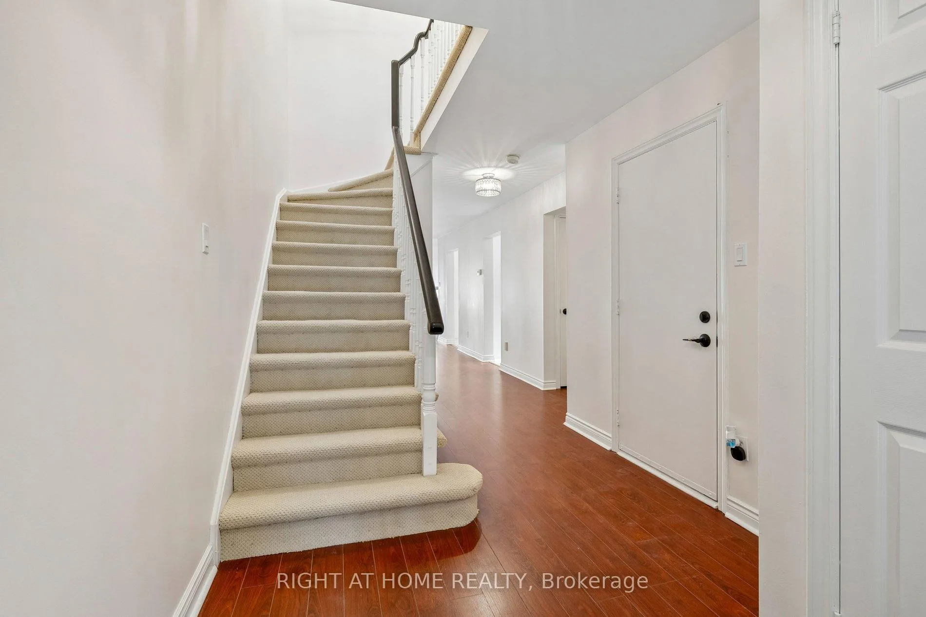 Photo 4 of 80 Wetherby Circle, Markham, German Mills — HOMEH