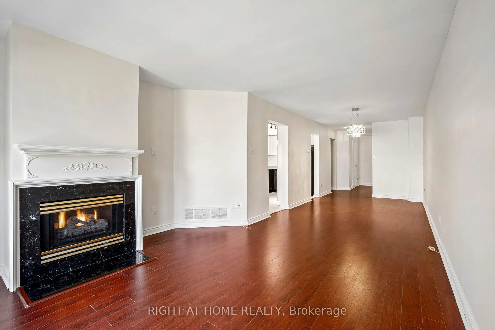 Photo 7 of 80 Wetherby Circle, Markham, German Mills — HOMEH
