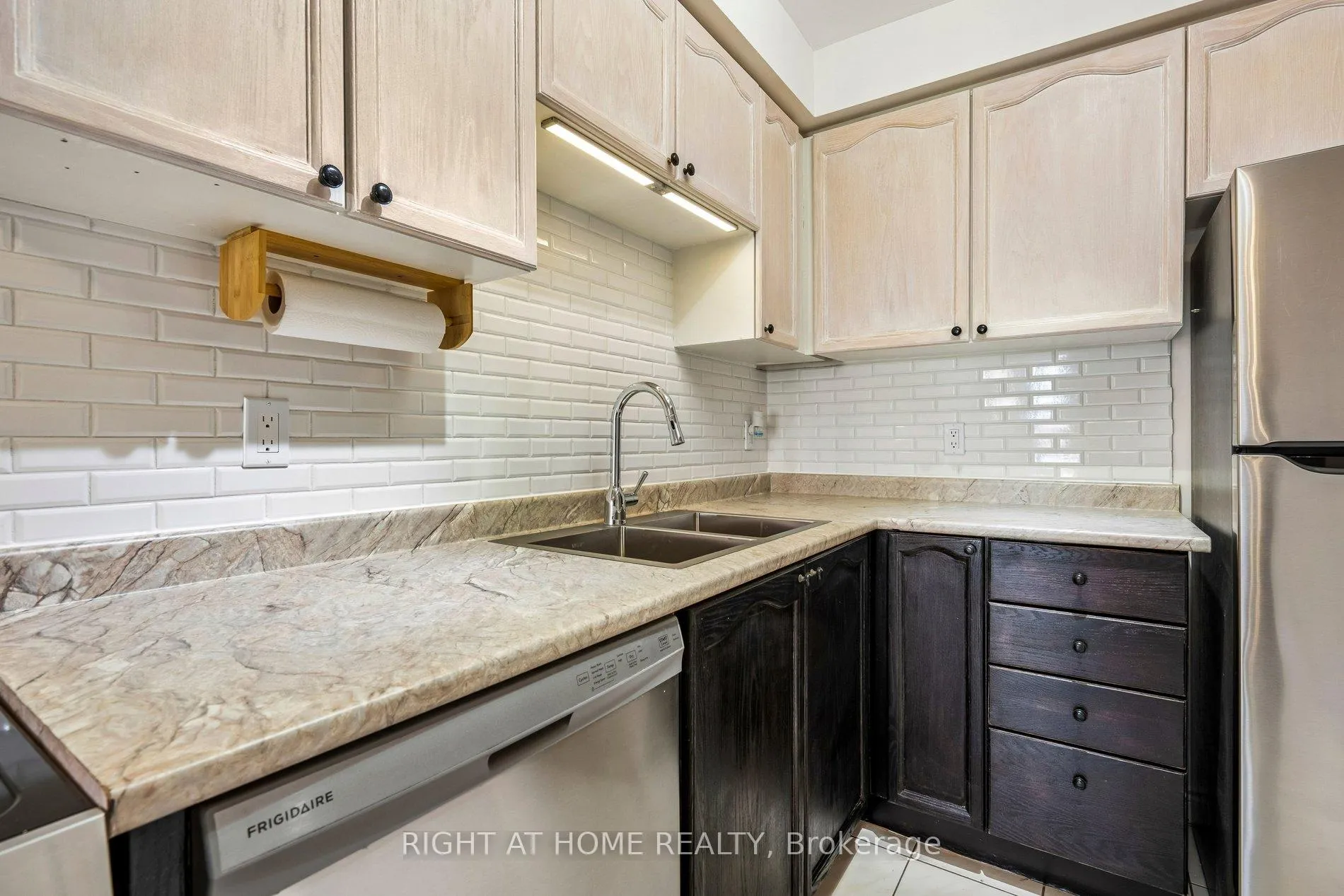 Photo 10 of 80 Wetherby Circle, Markham, German Mills — HOMEH