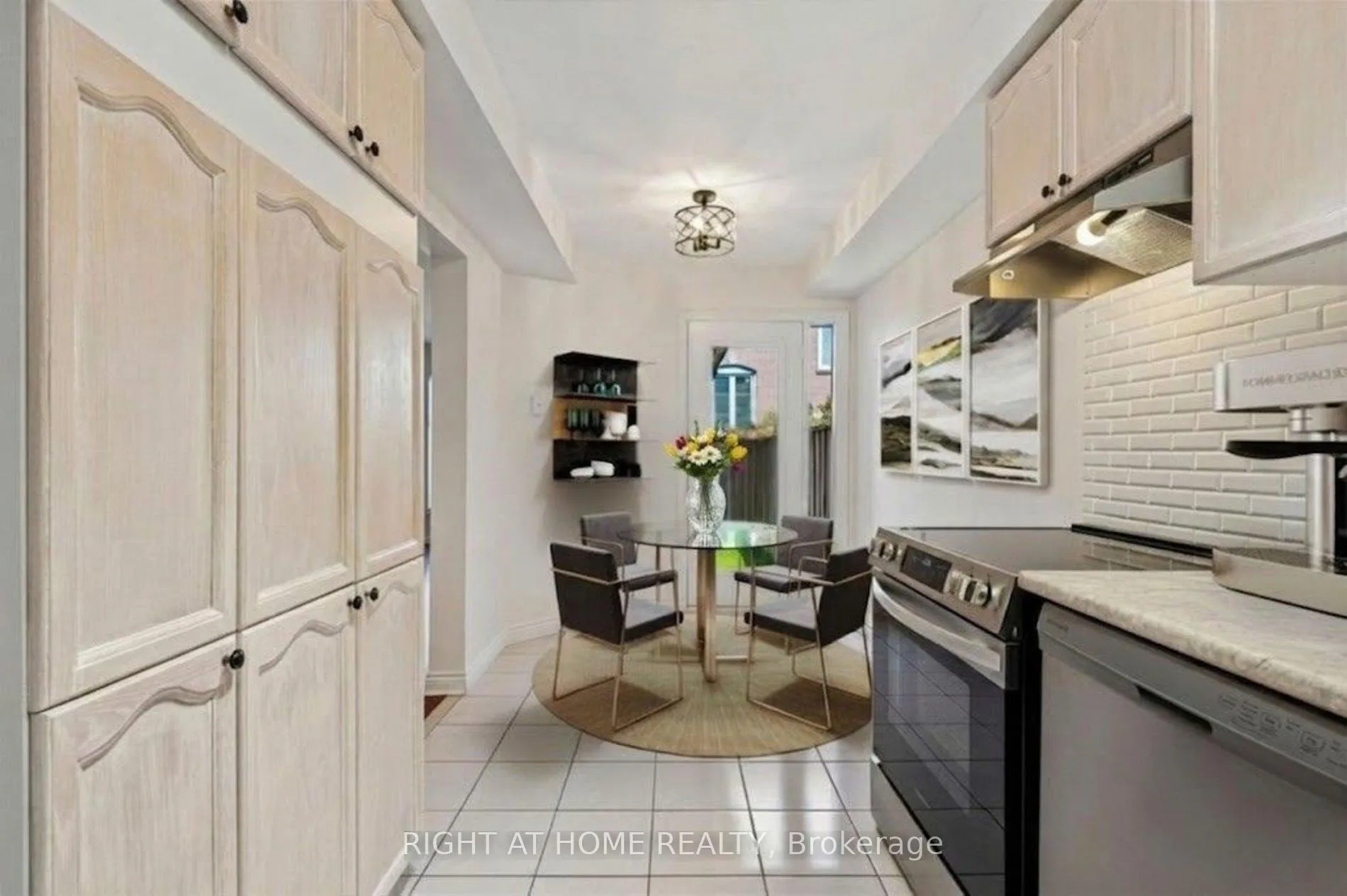 Photo 11 of 80 Wetherby Circle, Markham, German Mills — HOMEH