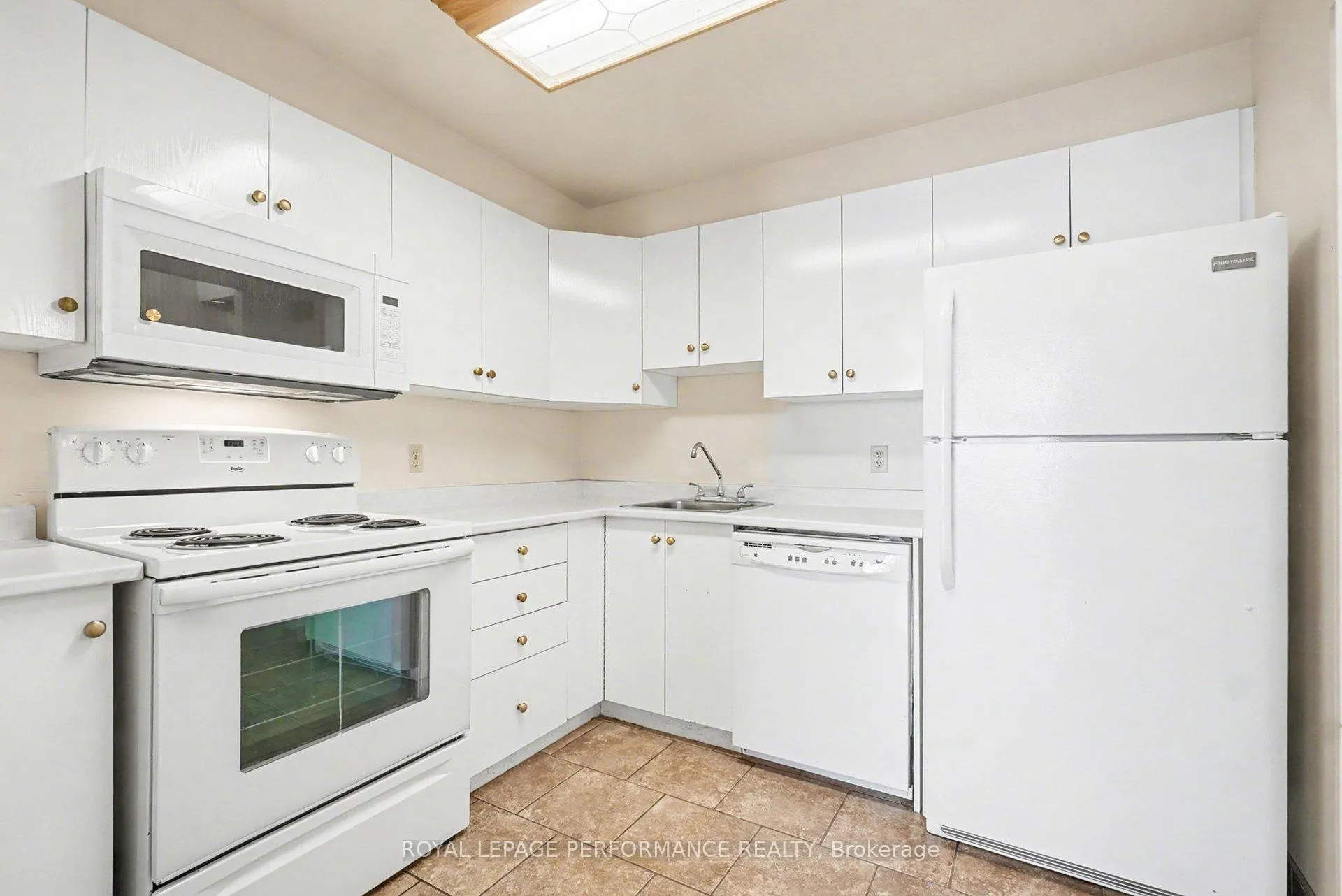 Photo 6 of Unit 402, 1440 Heron Road, Ottawa, Heron Gate — HOMEH