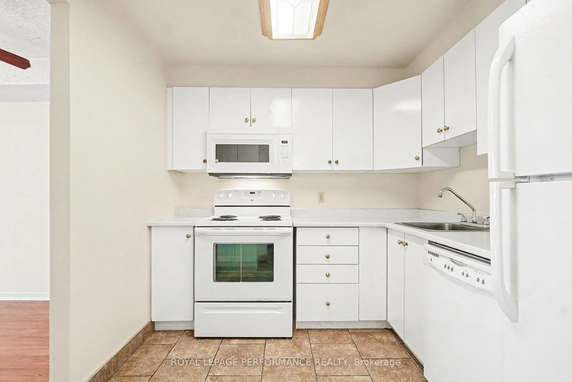 Photo 8 of Unit 402, 1440 Heron Road, Ottawa, Heron Gate — HOMEH