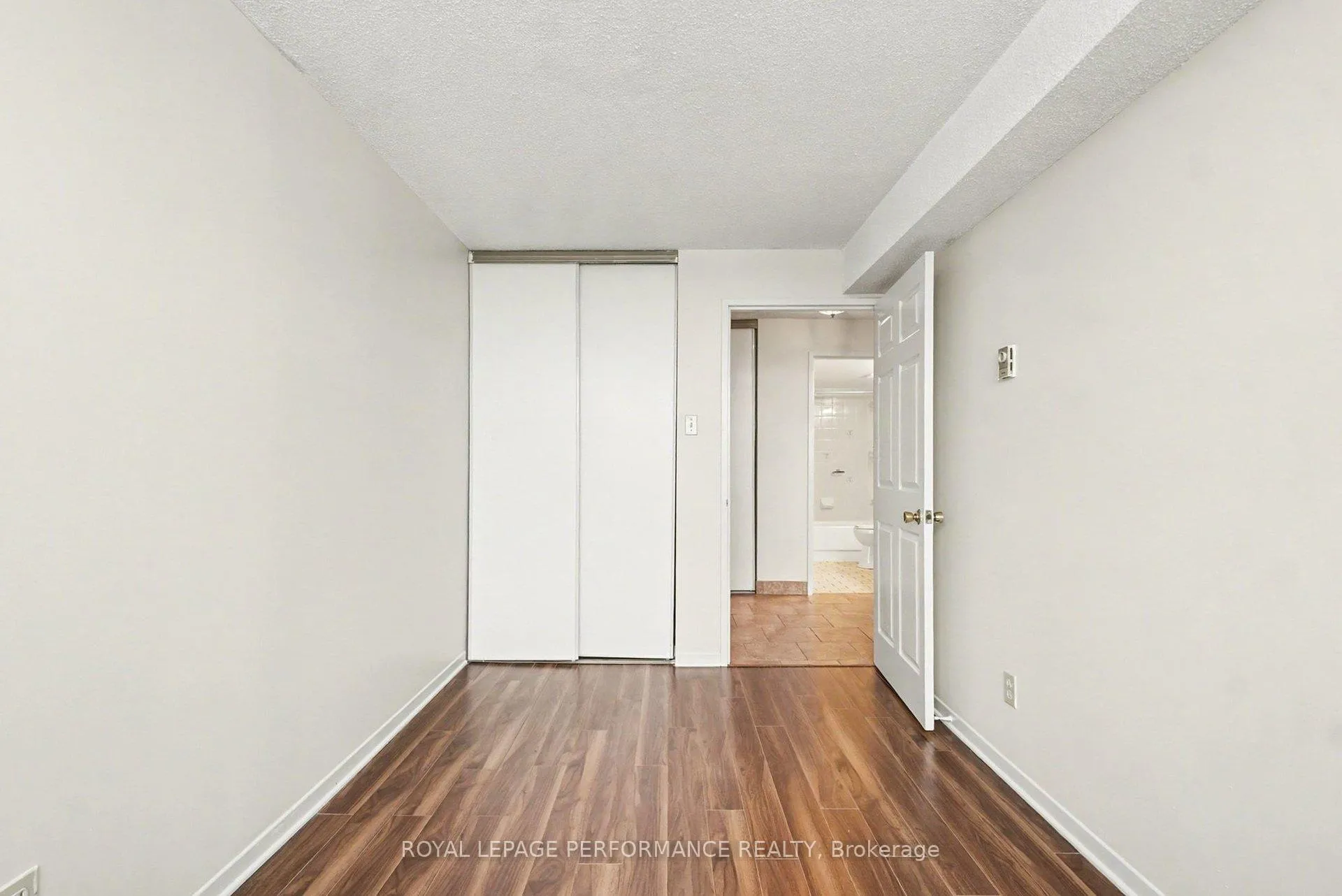 Photo 14 of Unit 402, 1440 Heron Road, Ottawa, Heron Gate — HOMEH