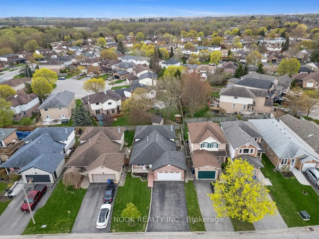 Photo 3 of 117 Mcfeeters Crescent, Clarington, Bowmanville — HOMEH