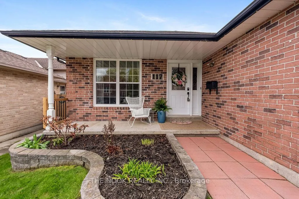 Photo 4 of 117 Mcfeeters Crescent, Clarington, Bowmanville — HOMEH