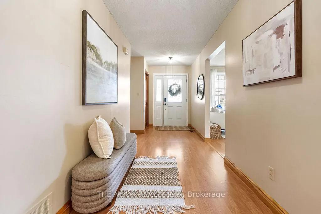 Photo 5 of 117 Mcfeeters Crescent, Clarington, Bowmanville — HOMEH