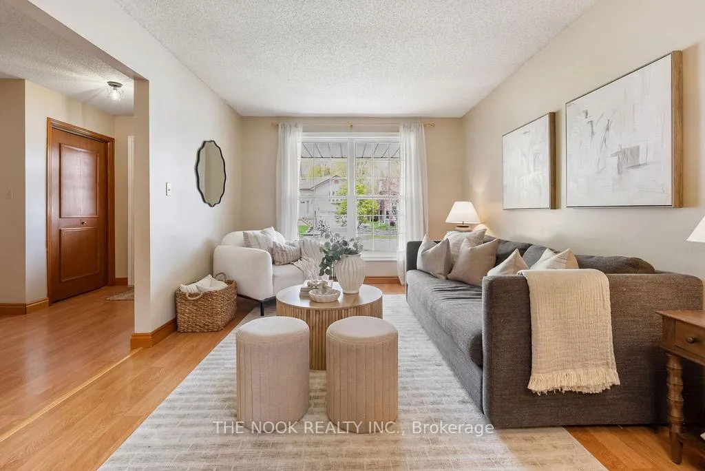 Photo 8 of 117 Mcfeeters Crescent, Clarington, Bowmanville — HOMEH