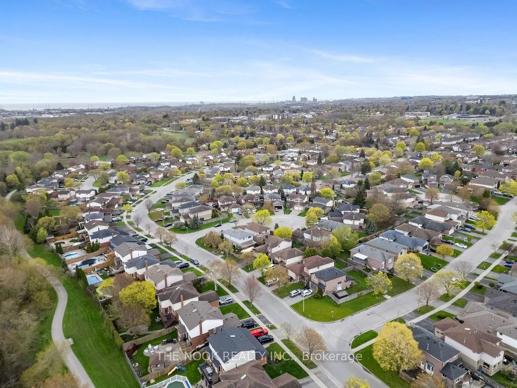 Photo 48 of 117 Mcfeeters Crescent, Clarington, Bowmanville — HOMEH