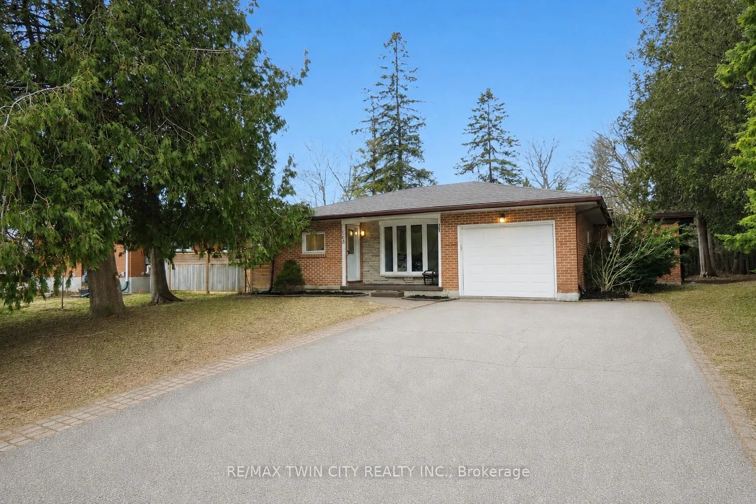 Photo 1 of 163 Pinegrove Crescent, Waterloo, Lakeshore Village — HOMEH