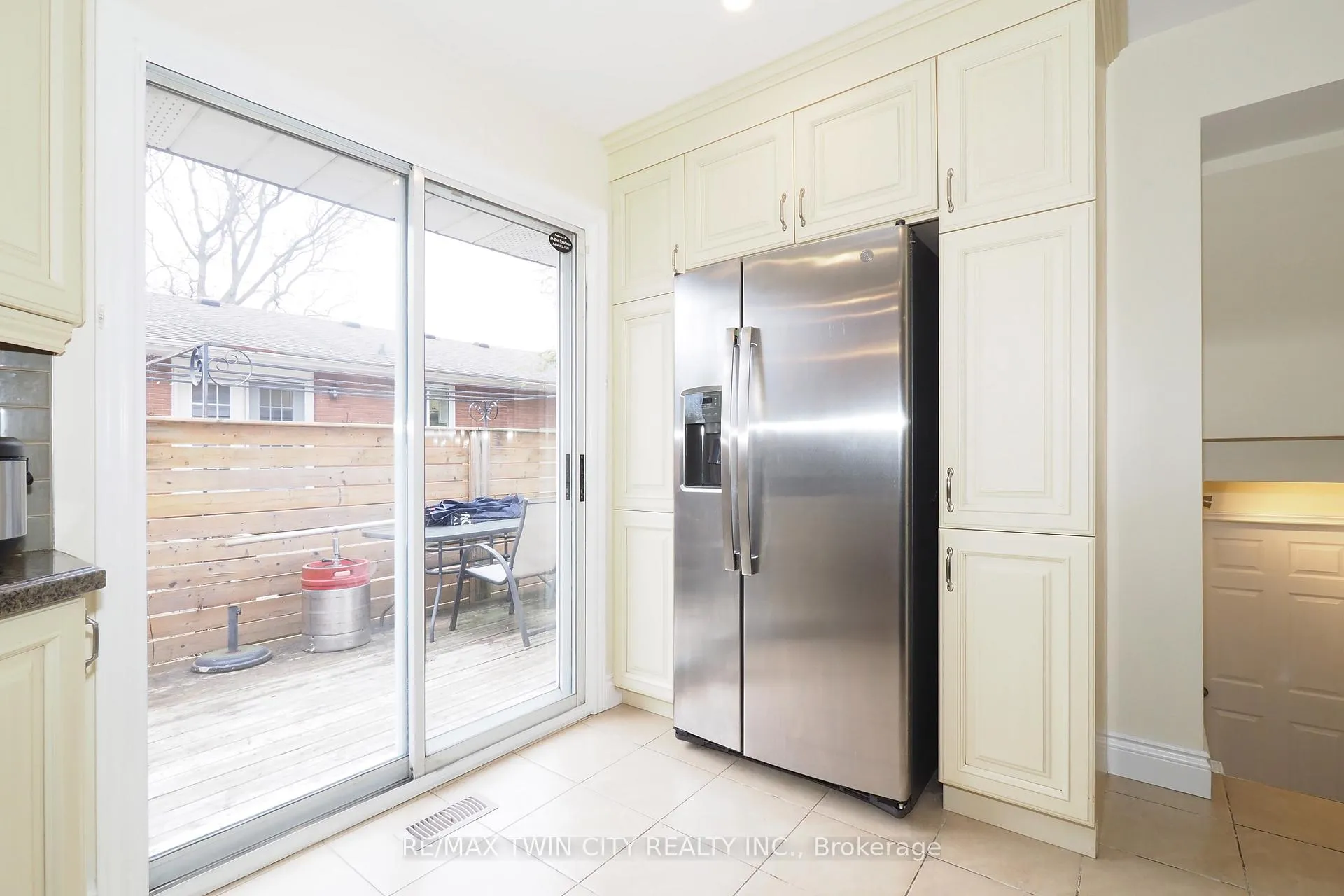 Photo 7 of 163 Pinegrove Crescent, Waterloo, Lakeshore Village — HOMEH