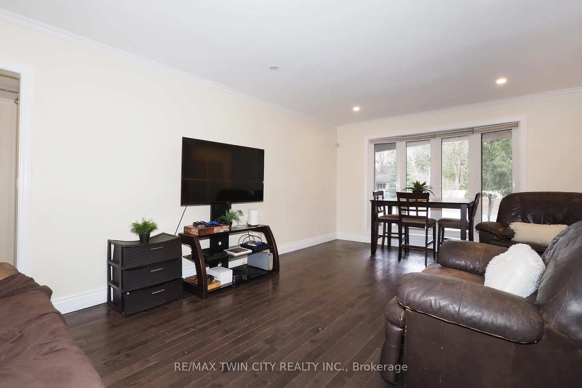 Photo 8 of 163 Pinegrove Crescent, Waterloo, Lakeshore Village — HOMEH