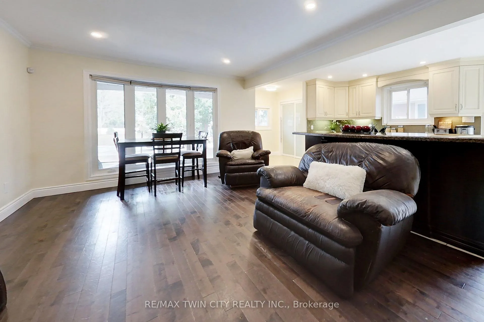 Photo 9 of 163 Pinegrove Crescent, Waterloo, Lakeshore Village — HOMEH