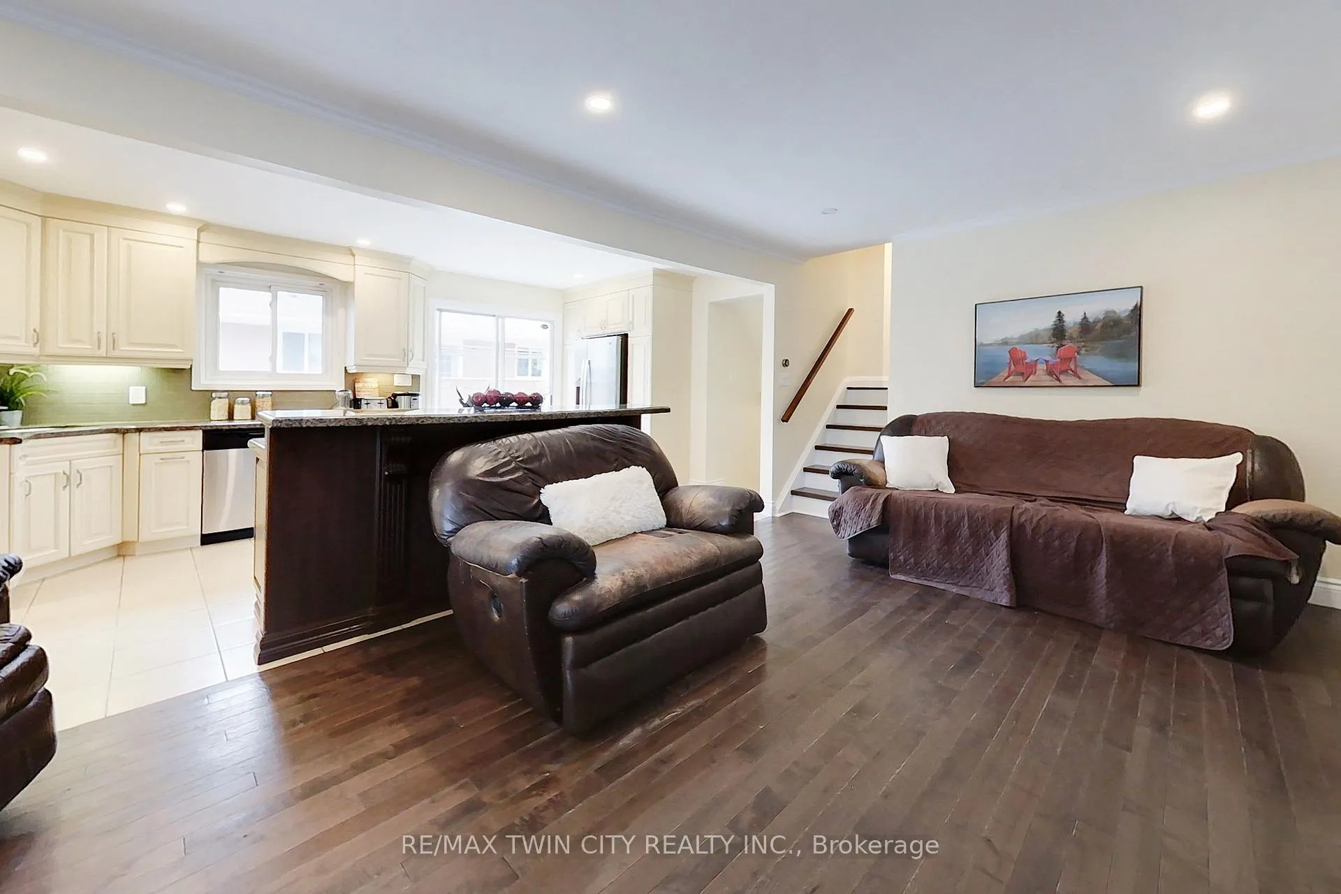 Photo 10 of 163 Pinegrove Crescent, Waterloo, Lakeshore Village — HOMEH