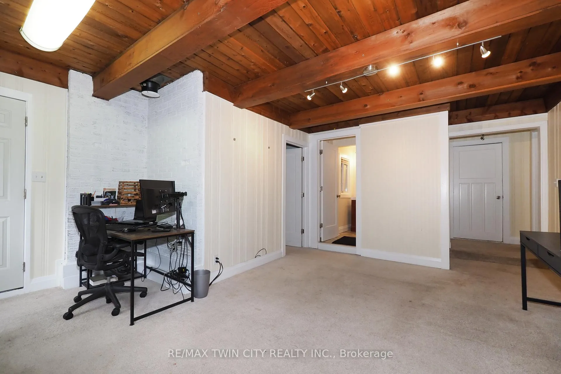 Photo 14 of 163 Pinegrove Crescent, Waterloo, Lakeshore Village — HOMEH
